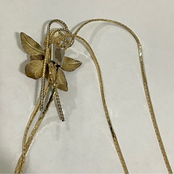 Gold Flower Style Bolo Necklace - Picture 11 of 13